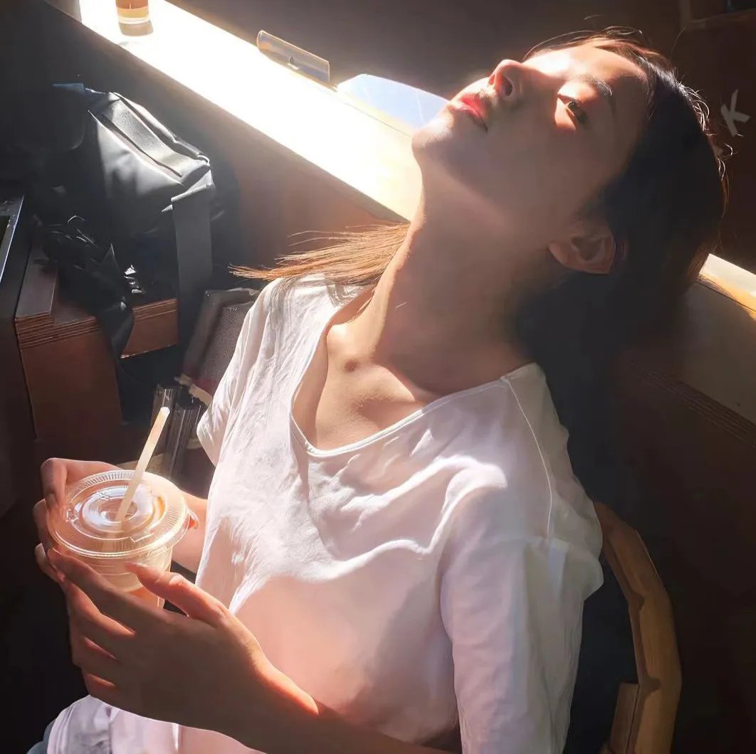 青女封面